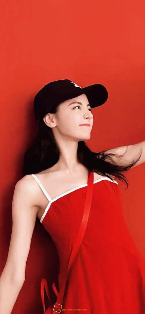 迪迪壁纸9406#迪丽热巴穿了吊带红裙