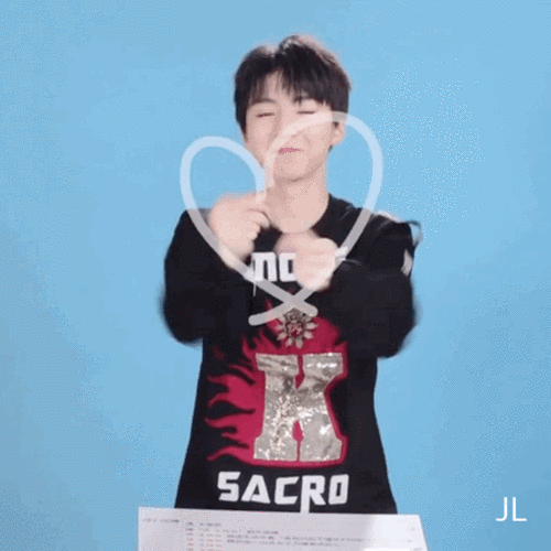 tfboys分享200519王俊凯花式比心合集快来接收少年的心动狙击