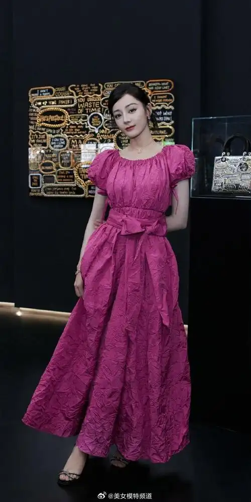 迪丽热巴火龙果公主裙灵动柔美