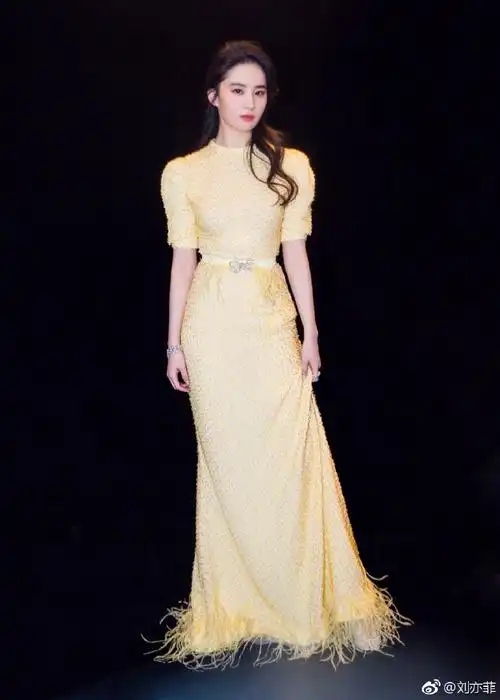 迪士尼在逃公主裙#刘亦菲的礼裙look,每个造型都是迪士尼里的公主