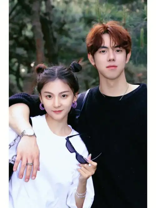 抓了个小哪吒当女朋友