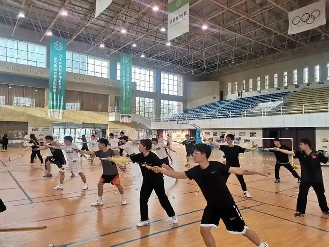 群众新闻网这所大学的体育课重个性有特色