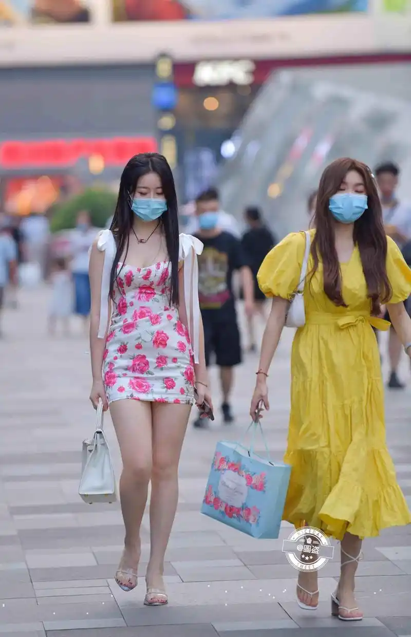 包臀裙既清新又美丽,拉长身材比例,魅力过人