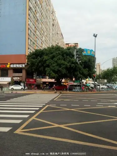 市中心 十字路口 外摆宽 人气旺