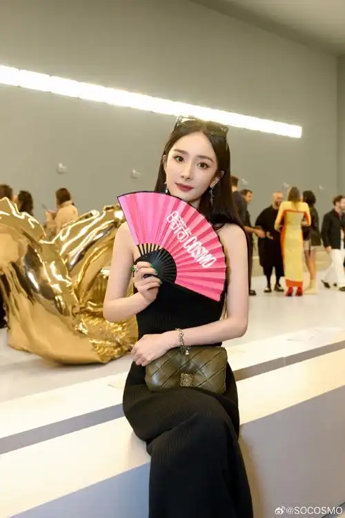 时装周特派计划#分享一张独家美丽照片@杨幂#巴黎时装周