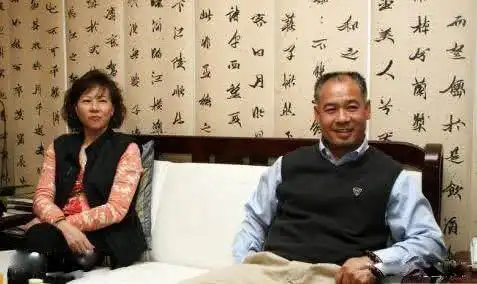李宁与57岁妻子近况,妻子漂亮依旧,李宁工作忙碌夫妻感情很好_陈永妍