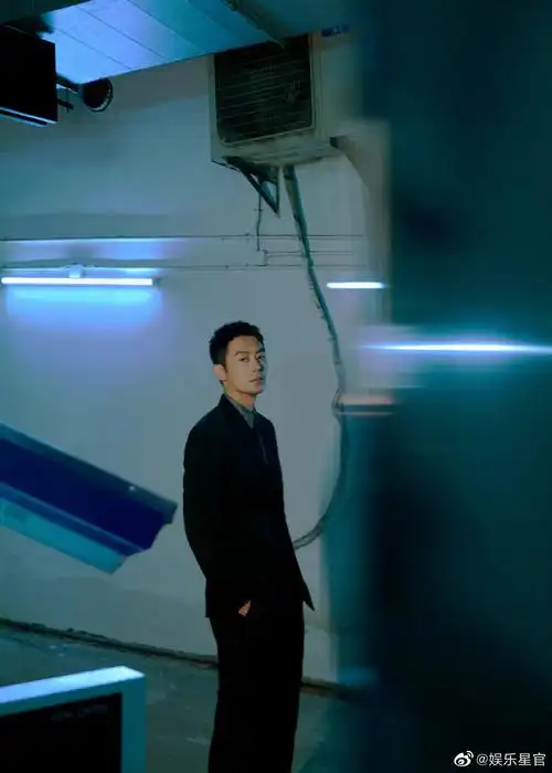 朱亚文久违的长发造型痞帅的感觉拉满了