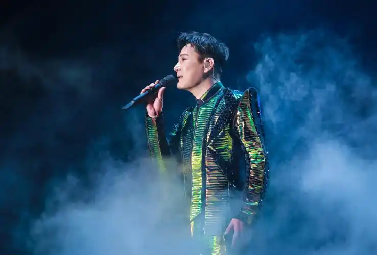 张信哲未来式20世界巡回演唱会首站激情开唱