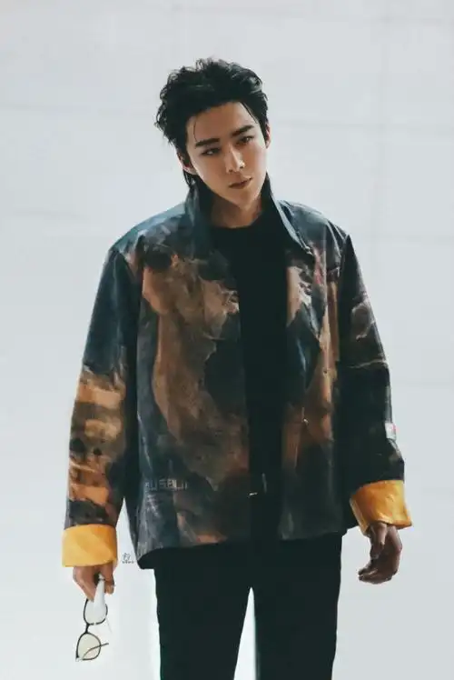 刘宇宁 鲜厨100第二季下班 大背头 cr. 刘宇宁·s刘家菇凉