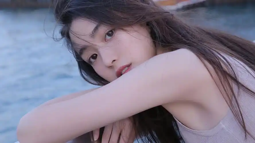 双手合十 可爱长发美女 刘奕宁壁纸双手合十壁纸图片_桌面壁纸图片