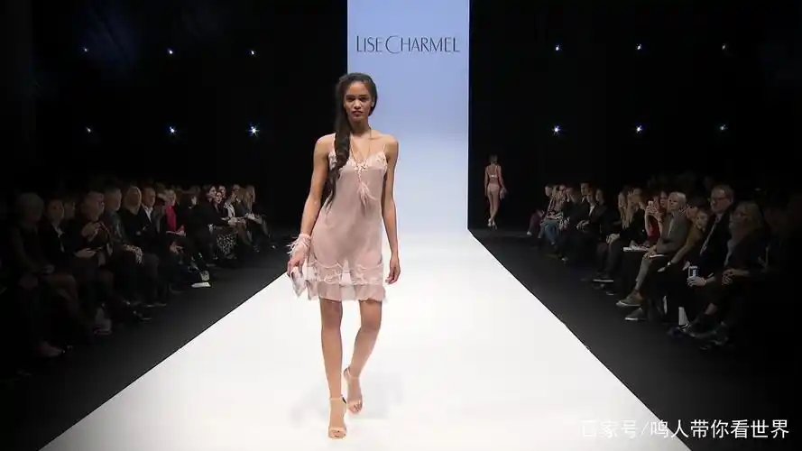 尖端内衣秀:超模冷艳动人,这样的气场让人看了移不开眼