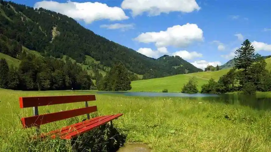 电脑桌面图片唯美(82张护眼电脑桌面壁纸)_闪电家修网