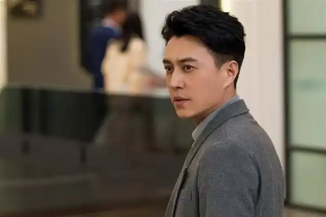 6月7日,由靳东,李小冉领衔主演的电视剧《林深见鹿》将在今晚和大家