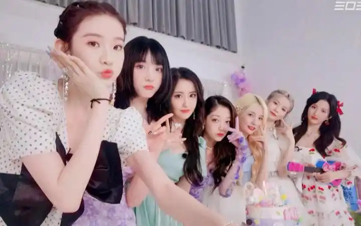 【硬糖少女303】一周年"在逃公主"变装直播全场!小裙裙在线