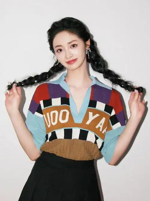 iro21566上衣:乌丫uooyaa短裙:phism"是双马尾小琼呀@周洁琼