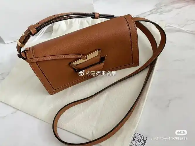 [爱心]国现秒发75  loewe 棕色荔枝纹牛皮粒面巴塞罗那包,mini款