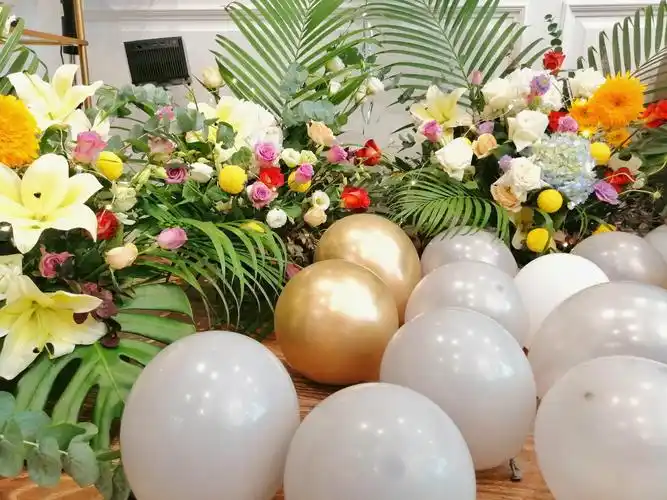 生日派对现场氛围图