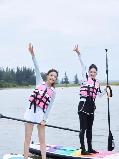 佟丽娅董璇闺蜜穿搭真时髦4套穿搭一个温婉一个端庄有气质