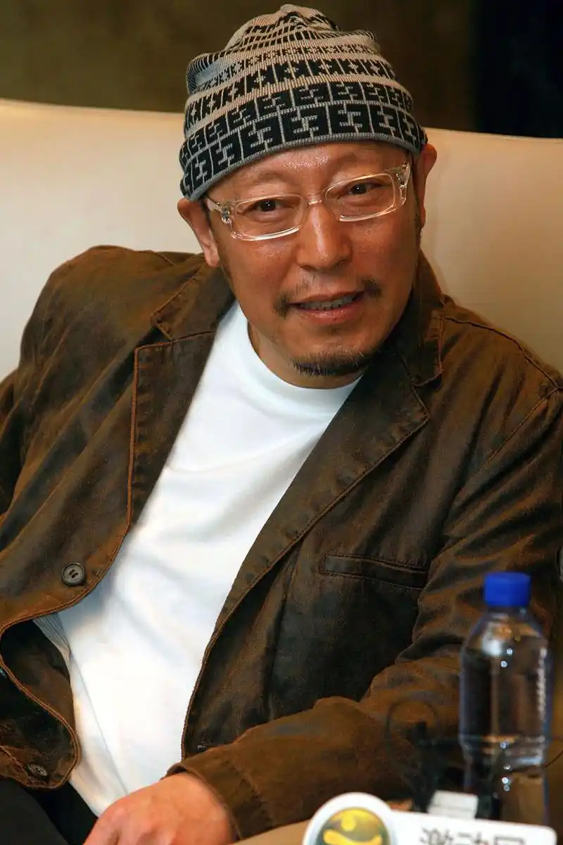 其实,倪大红私下里是个很潮的老爷子.