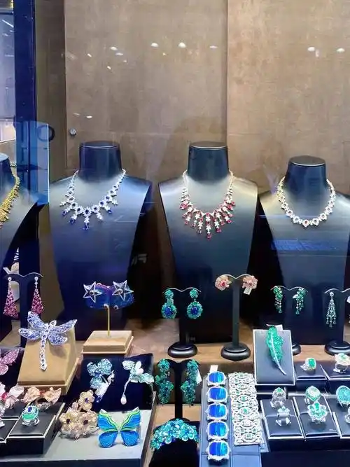 会展资讯|2023香港国际珠宝展,现场火爆,珠宝与价格更是惊掉下巴!