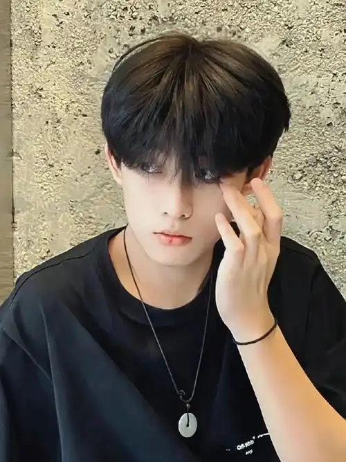 男生发型推荐易烊干玺同款微分碎盖yyds!