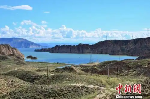 青海龙羊峡小镇迎"新生"