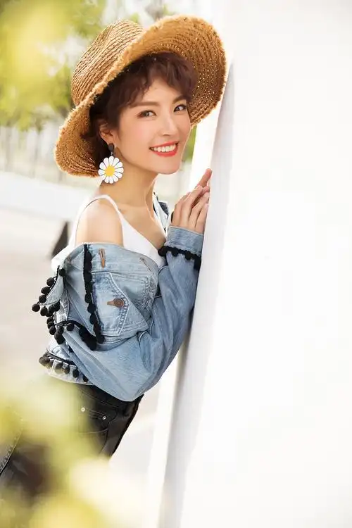 7 种丹妮清新写真曝光 个性搭配化身夏日精灵