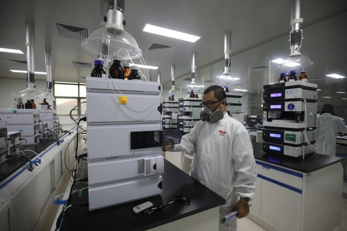 汤臣倍健研发实验室.关铭荣 摄