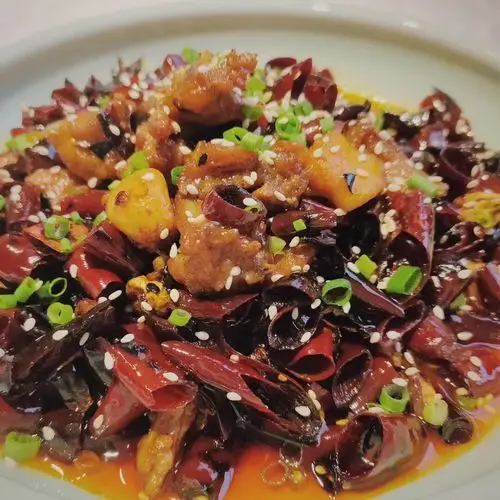 网红滴一家餐厅,食物的摆盘很好看,很少川菜摆盘那么好看的.