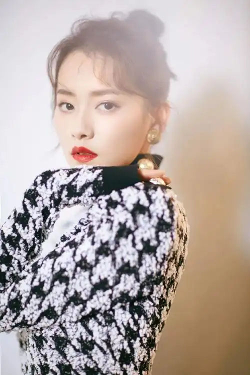 柴碧云丨高清壁纸肤白貌美颜值美炸优雅甜美少女感爆棚