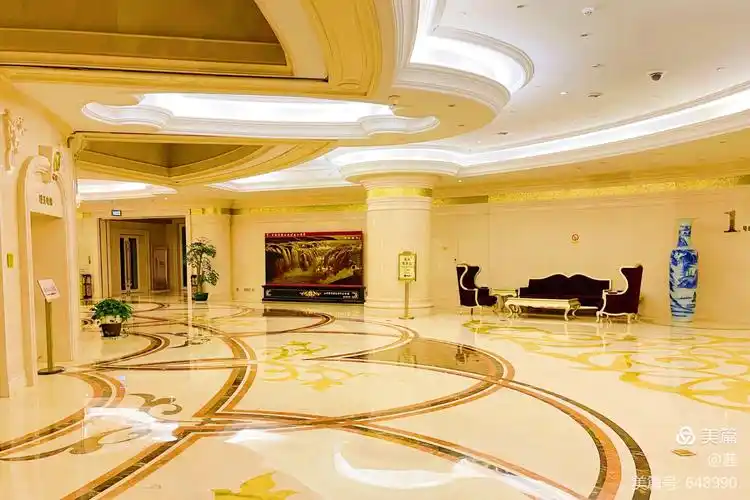 写美篇  【华西村龙希国际大酒店】位于江苏省江阴市,是华西村为迎接