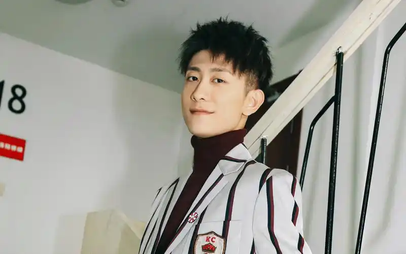 张一山帅气写真电脑桌面壁纸图片