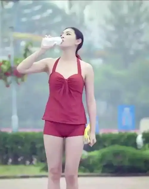 王晓晨晒十年前照片!网友:不敢相信!简直"辣眼睛"