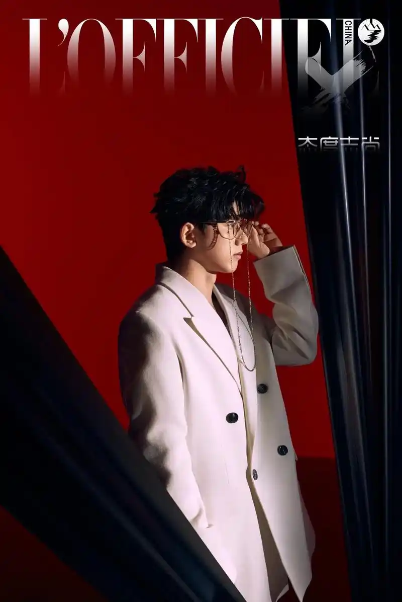 张杰跨年光影时装大片 #张杰lofficiel态度志尚电子 - 抖音