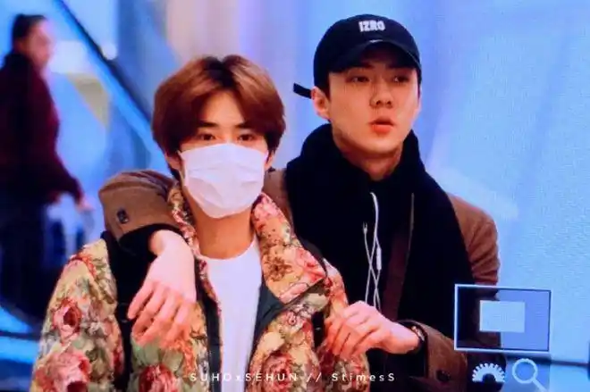 金俊勉让吴世勋操碎心,勋勉又是搂又是抱,洛杉矶的空气有点甜!