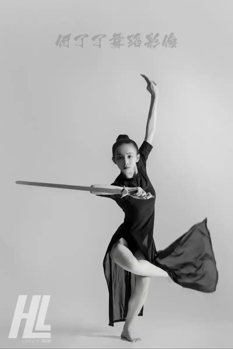 舞蹈版《一代宗师》#舞蹈写真 #舞蹈生 #视觉冲击 #爱跳舞 - 抖音