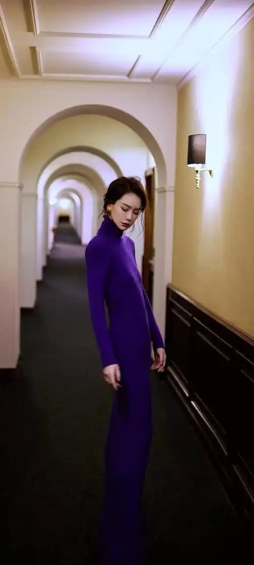 作为一位备受瞩目的美女,戚薇的壁纸照片成为了许多粉丝手机和电脑的