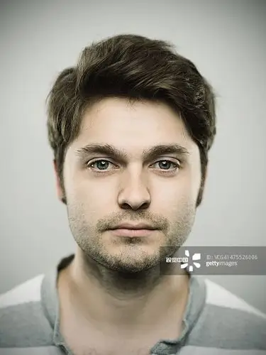 青年男人,注视镜头,真实的人,白色人种,人的脸部正版图片素材