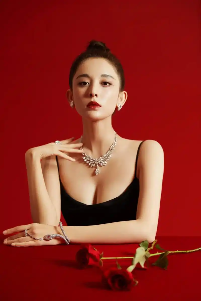 古力娜扎(gulnazar,1992年5月2日-),全名古丽 - 抖音