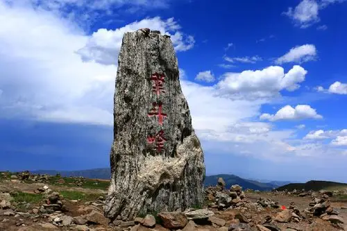 五台山北台叶斗峰,是五台山最高峰,海拔3061米,可冬赏瑞雪.