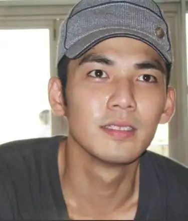 小哇就是小哇,就算是素颜,仍然在男神行列十,钟汉良朱亚文有化妆过吗?