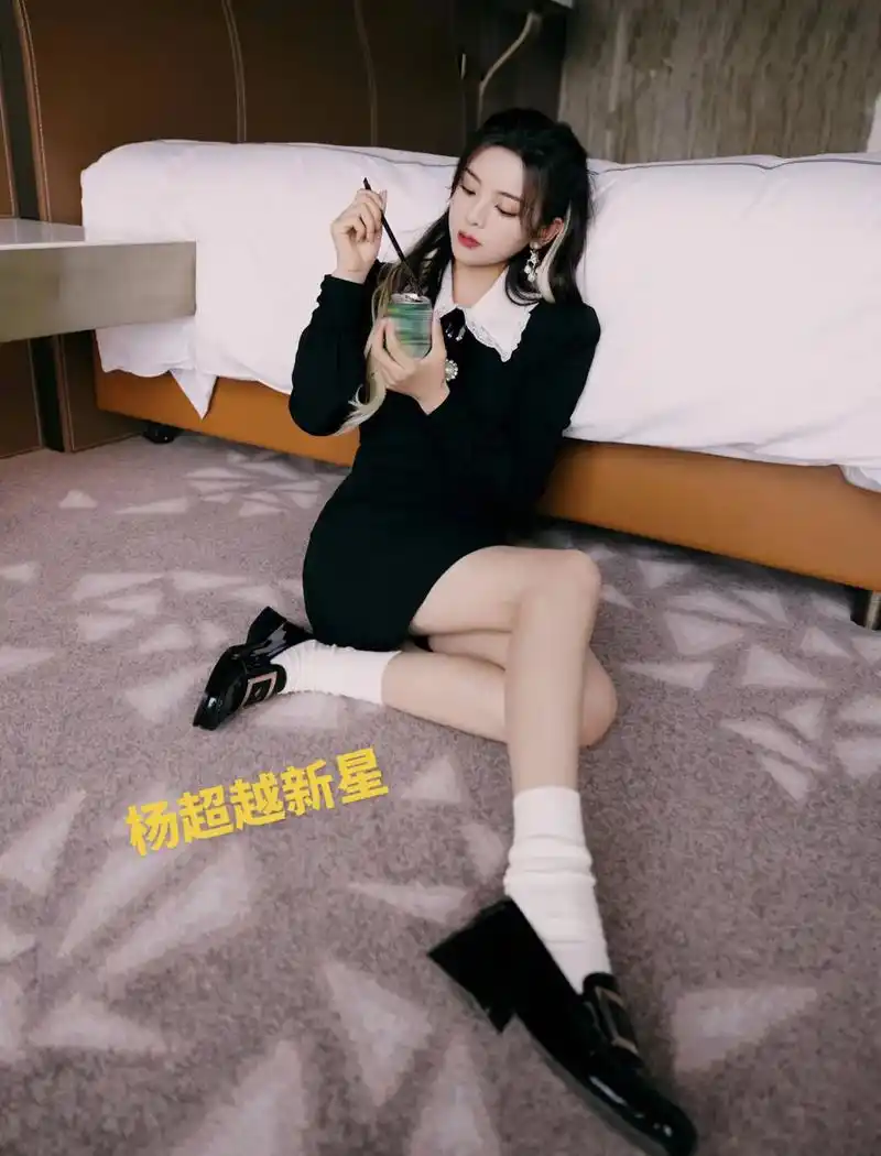 杨超越大长腿写真集合