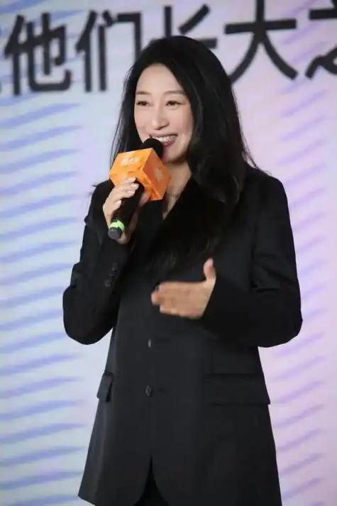 一曲《我的1997》曾让艾敬的歌声红遍大江南北.