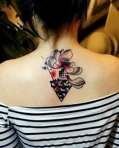 非常适合女生的唯美后背纹身图案大全5