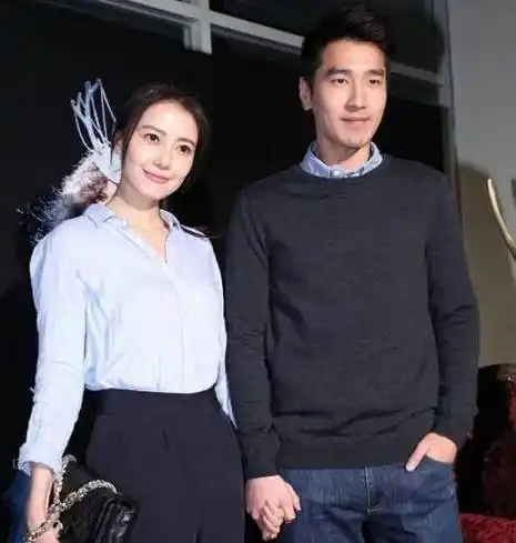 原创高圆圆活动生图曝光眼部皱纹明显自称赵又廷粉丝力挺老公新作