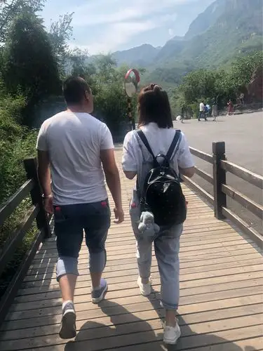 就这样肩并肩,手拉手,一起走过以后的二十年,三十年,四十年,五十年