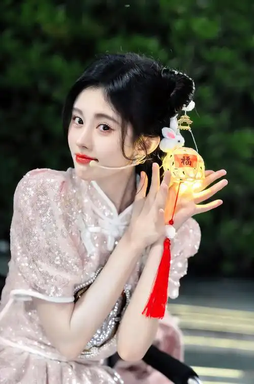 鞠婧祎光影秀版恋爱告急