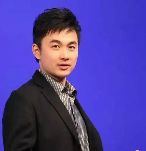 上海台主持人黄浩才貌双全为何屈居新闻坊原因意想不到