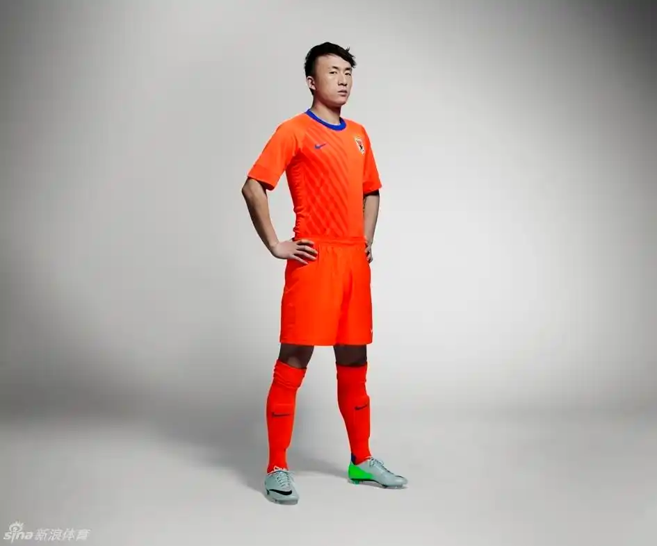 山东鲁能2013赛季主场球衣_高清图集_新浪网