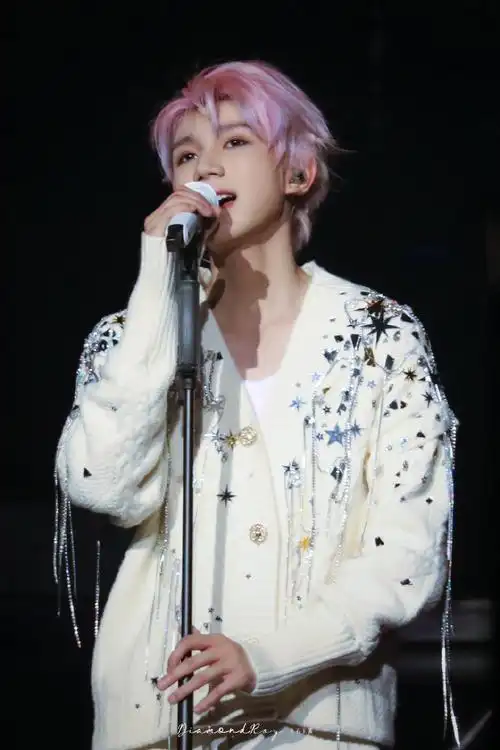 #王源客厅狂欢巡演##王源23岁且放青山远#